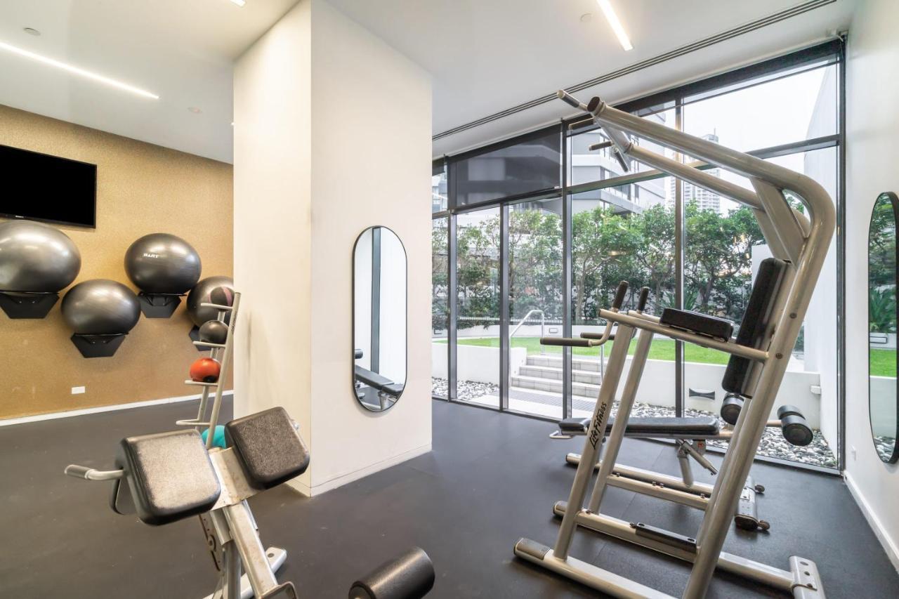 Soul Surfers Paradise: Oceanview Oasis Apartment *