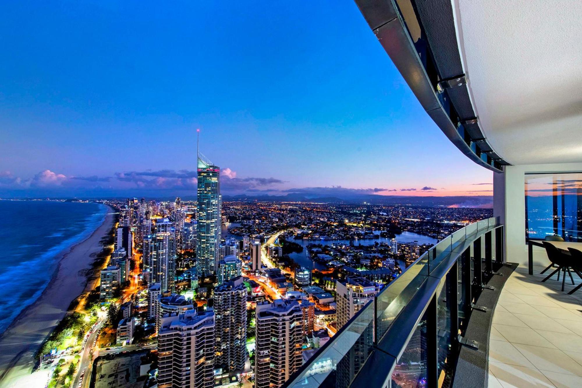 Soul Surfers Paradise: Oceanview Oasis